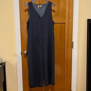 Blue gray jumper, brand Listicle 🤷🏽‍♀️